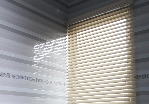Onna Bandung UV BLINDS 